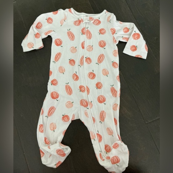 Carter's White and Orange Pumpkin Design Footie One Piece Pajama - Picture 1 of 2